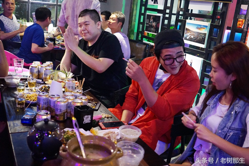 牛了，南宁这样酒吧开张，竟然有10多位音乐大伽前往捧场