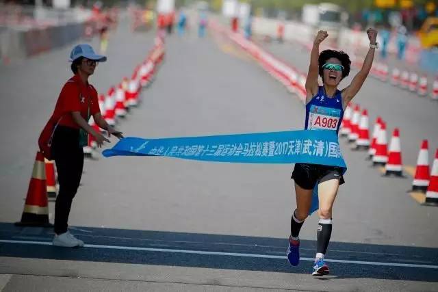 唐辉马拉松运动视频,马拉松唐辉夺冠