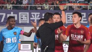忘带红牌的裁判们把“乖宝宝”变成李建滨!