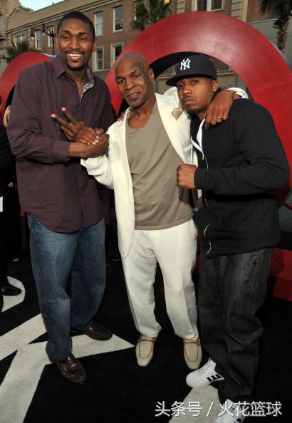 球星跨界珍贵合影，姚明羞涩，科比横跨娱乐拳坛，最后三张好心酸