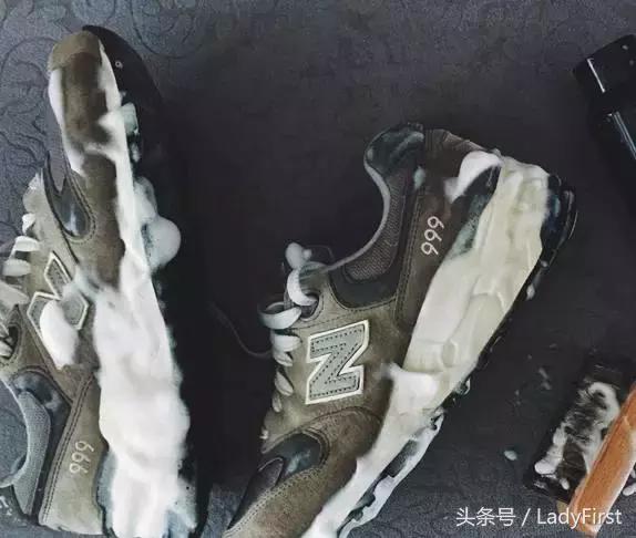 小白鞋去黄方法,夏季小白鞋如何祛黄