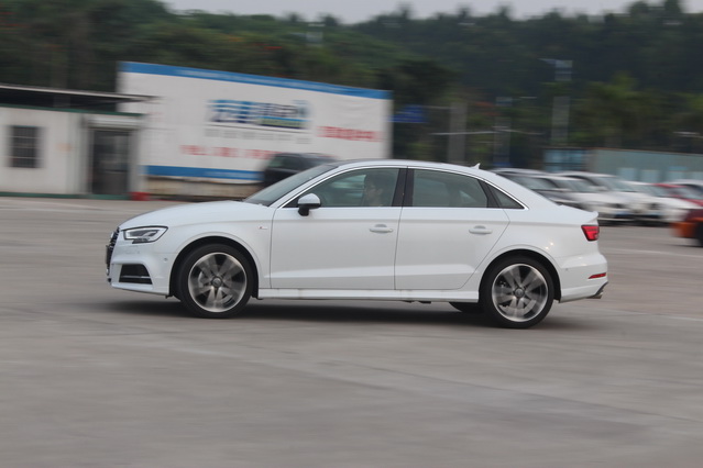 奥迪a33.5tfsi落地价,奥迪a3sportback