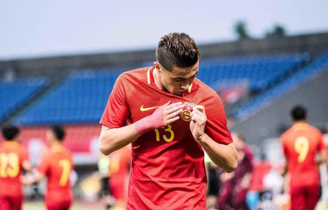 吹完张玉宁又捧叶尔凡，小成就却大追捧，这是幸还是不幸？