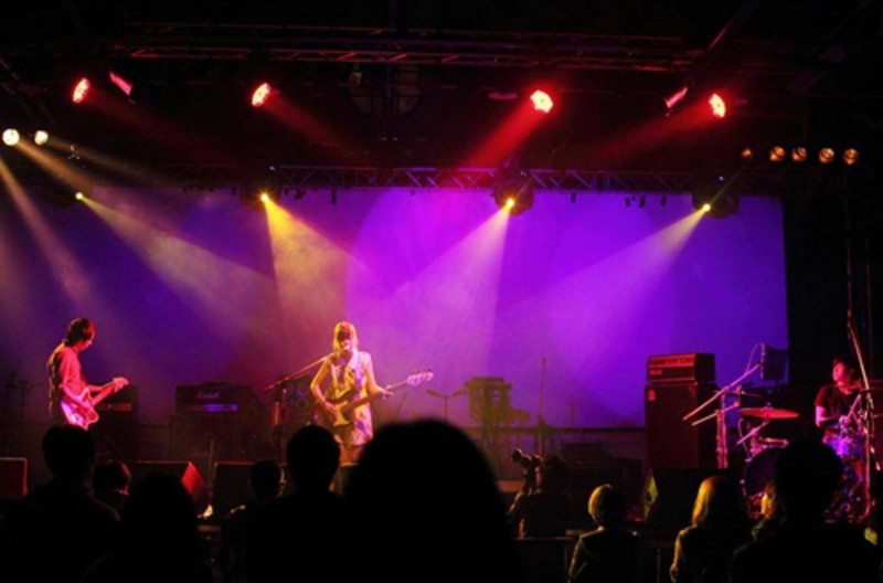 怎么才不像第一次去livehouse (第一次去livehouse怎么装成经常去)