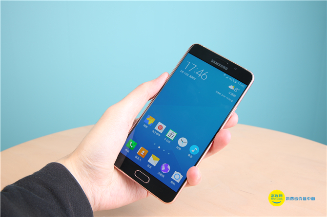 三星galaxya72018刷新率多少,三星galaxya72016版多少钱