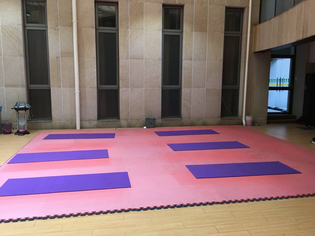 我音健身达人美眉说｜敲黑板！琴房也能做拉伸，还要继续肥宅吗