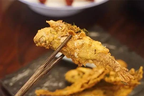 6张桌子,2个包厢,城南这家连导航都搜不到的私房小馆子,却藏着《食神》级别的蛋炒饭……