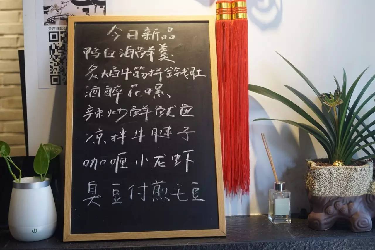 6张桌子,2个包厢,城南这家连导航都搜不到的私房小馆子,却藏着《食神》级别的蛋炒饭……