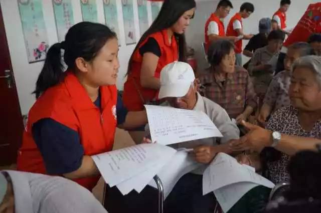 拥簇城市“黄玫瑰”守望10载“针青年”