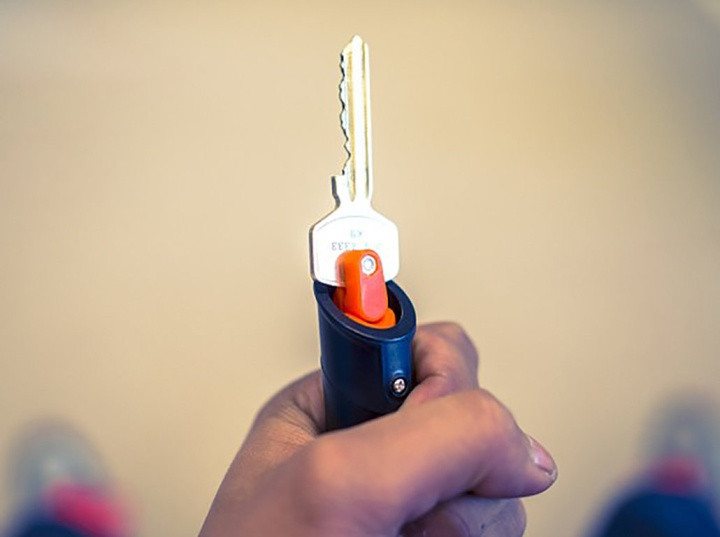 如果坏人强行想把你拐走该怎么办,如果坏人把你抱住了你会怎么办