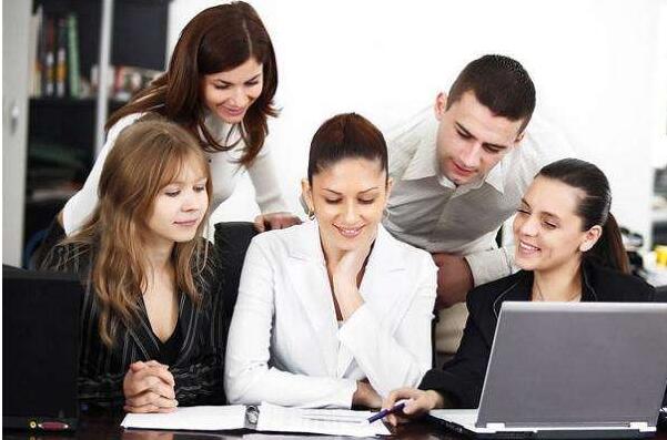 想和同事更进一步,上班跟同事一起过520