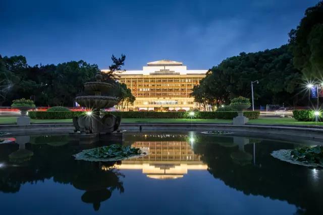 帝国大厦、堪培拉电讯塔、广州塔、杭州东站，浙大用这种方式庆生