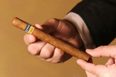 抽雪茄和抽烟是一样的吗,抽雪茄但不抽卷烟