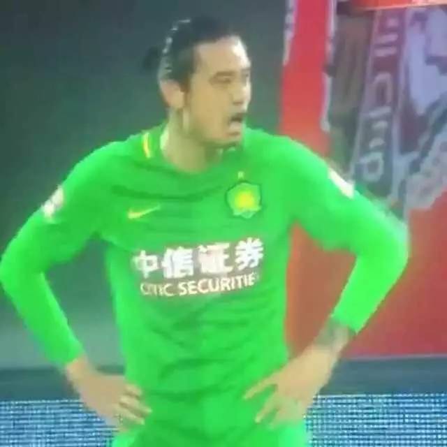 忘带红牌的裁判们把“乖宝宝”变成李建滨!