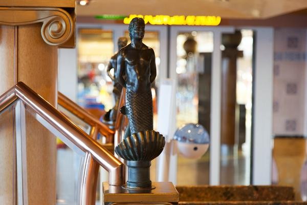 坐着豪华游轮,坐着邮轮看世界