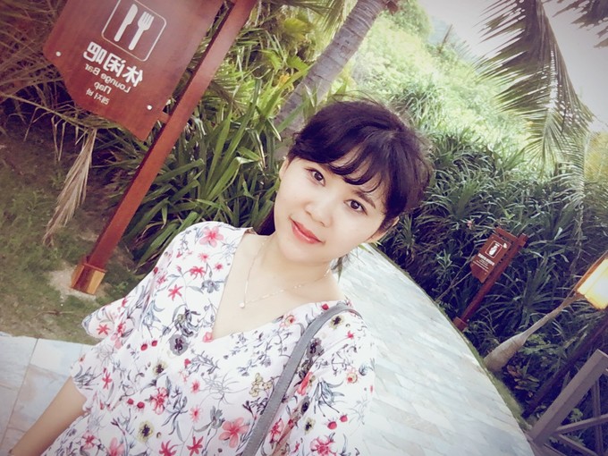 两个快乐的小阿妹神游三亚