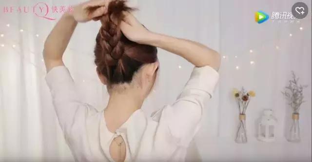 中长发不用打理的发型,不长不短满头卷打理方法