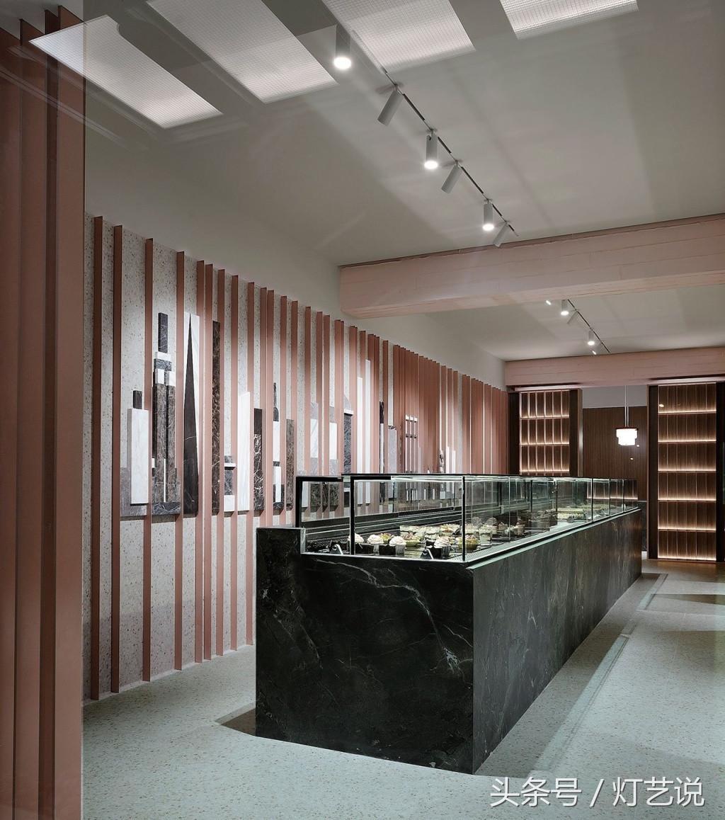 纽约不一样的蛋糕店，柜体照明用的好！