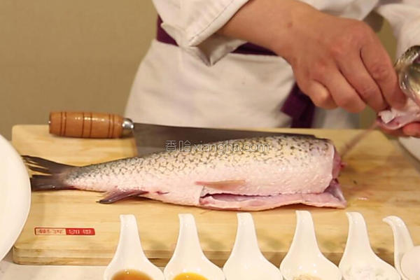 鱼肉怎么做才能不咸又好吃,鱼肉怎么做不腥又嫩