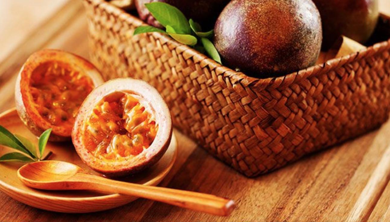 秋天的第一杯纯天然蜂蜜百香果茶,夏日饮品蜂蜜百香果茶