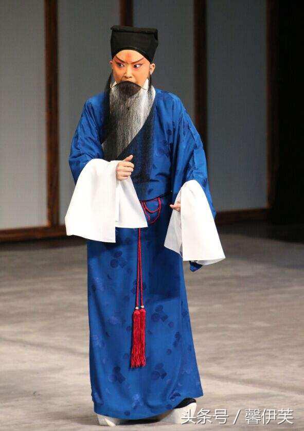 她是戏曲界的“小孟小冬“，被称为瑜老板，因参加跨界歌王被熟知