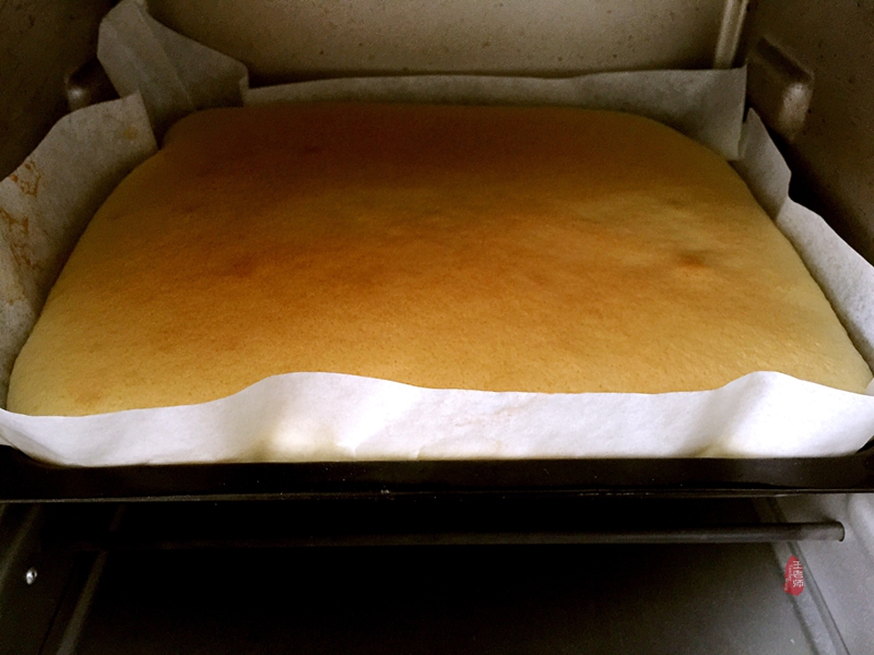 首次学做的蛋卷,特为孙女送上的儿童节礼物—曼越莓干蛋糕卷