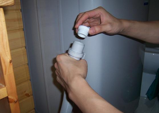 洗衣机排水管地漏漏水怎么解决,洗衣机下水管与地漏连接漏水防臭