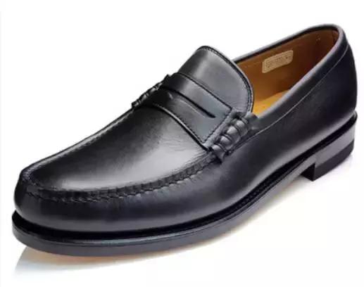 夏天能穿冬款皮鞋吗,夏天能穿皮鞋么