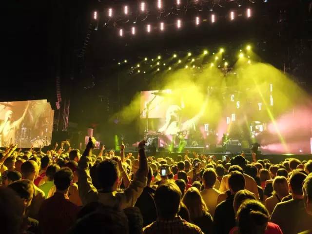 去沙漠参加音乐节,去沙漠玩耍是什么体验