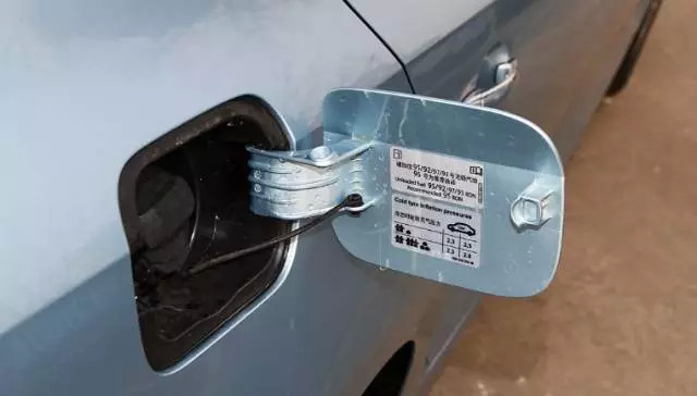 加油时油箱盖打不开怎么回事,加油油箱打不开