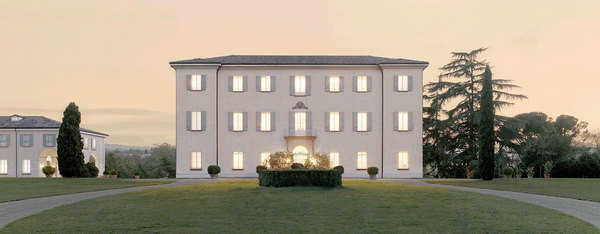 Furla的这款包火了！难道是下一个Gucci？