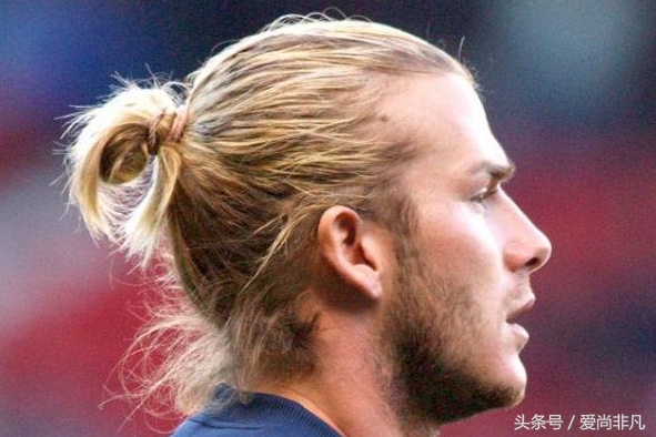 太迷人！贝克汉重现当年经典「包头」