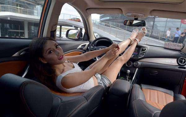 为啥年轻人,都喜欢加大的SUV越野车了,老司机一语道破