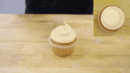 最简单蛋糕裱花教程新手,纸杯蛋糕裱花零基础视频教程