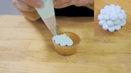 纸杯小蛋糕裱花零基础学习,十二个纸杯蛋糕需要多少奶油裱花