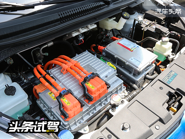 媳妇终于同意买车,媳妇试驾新车