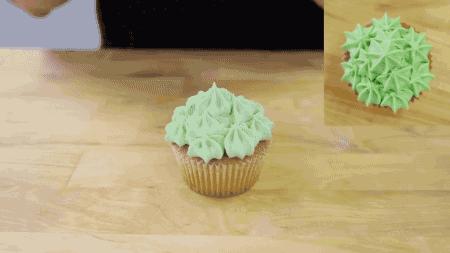 最简单蛋糕裱花教程新手,纸杯蛋糕裱花零基础视频教程