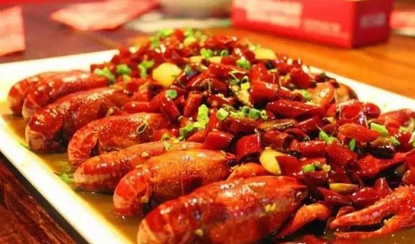 厦门深夜美食小龙虾,厦门和朋友吃小龙虾