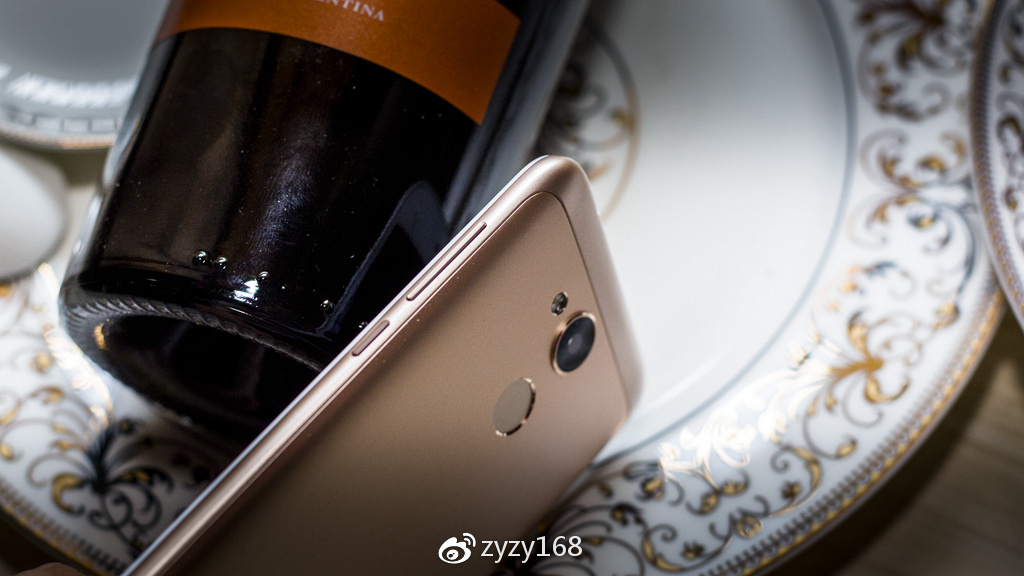 荣耀畅玩716g多少钱,1099元荣耀畅玩30plus