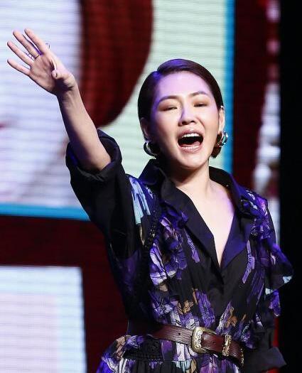 鹿晗抱关晓彤亲吻戏,迪丽热巴和鹿晗高甜片段