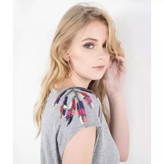 衣服破了个小洞怎么补无痕迹,衣服破了一个特别小的洞