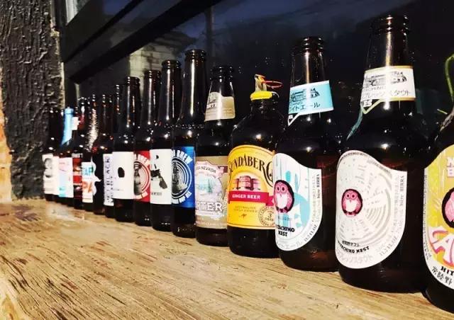 一对夫妻一墙之隔开两家咖啡店，上演的不是相爱相杀，而是了解