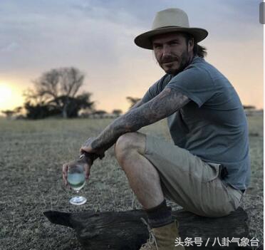 贝克汉姆:比和小七玩亲亲,网友关注点却是他的纹身,满满都是爱