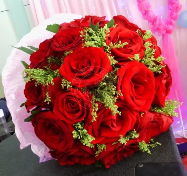 新娘手捧花20朵玫瑰代表什么,几支玫瑰花的寓意是什么呢