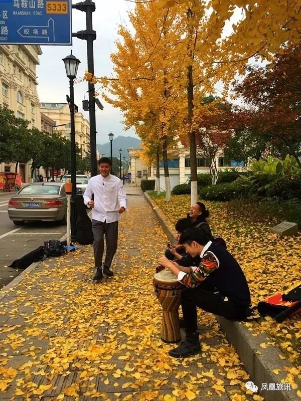 这座欧洲小城有个奇特壁画,这座中国魔幻建筑又把老外惊呆了