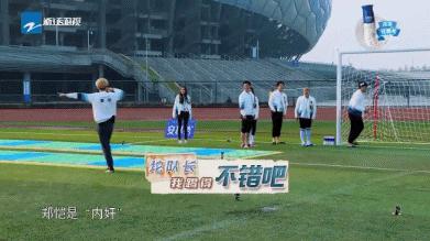 鹿晗撩迪丽热巴的哪一集,鹿晗冲着人群飞吻