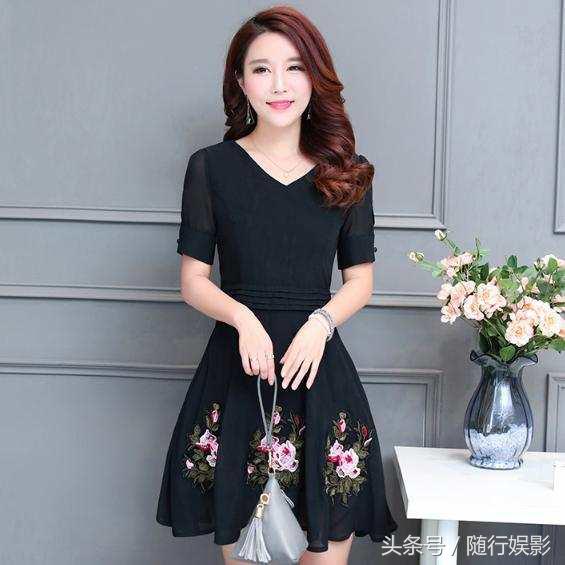 搭配气质款连衣裙的平底鞋,春碎花连衣裙长裙配平底鞋