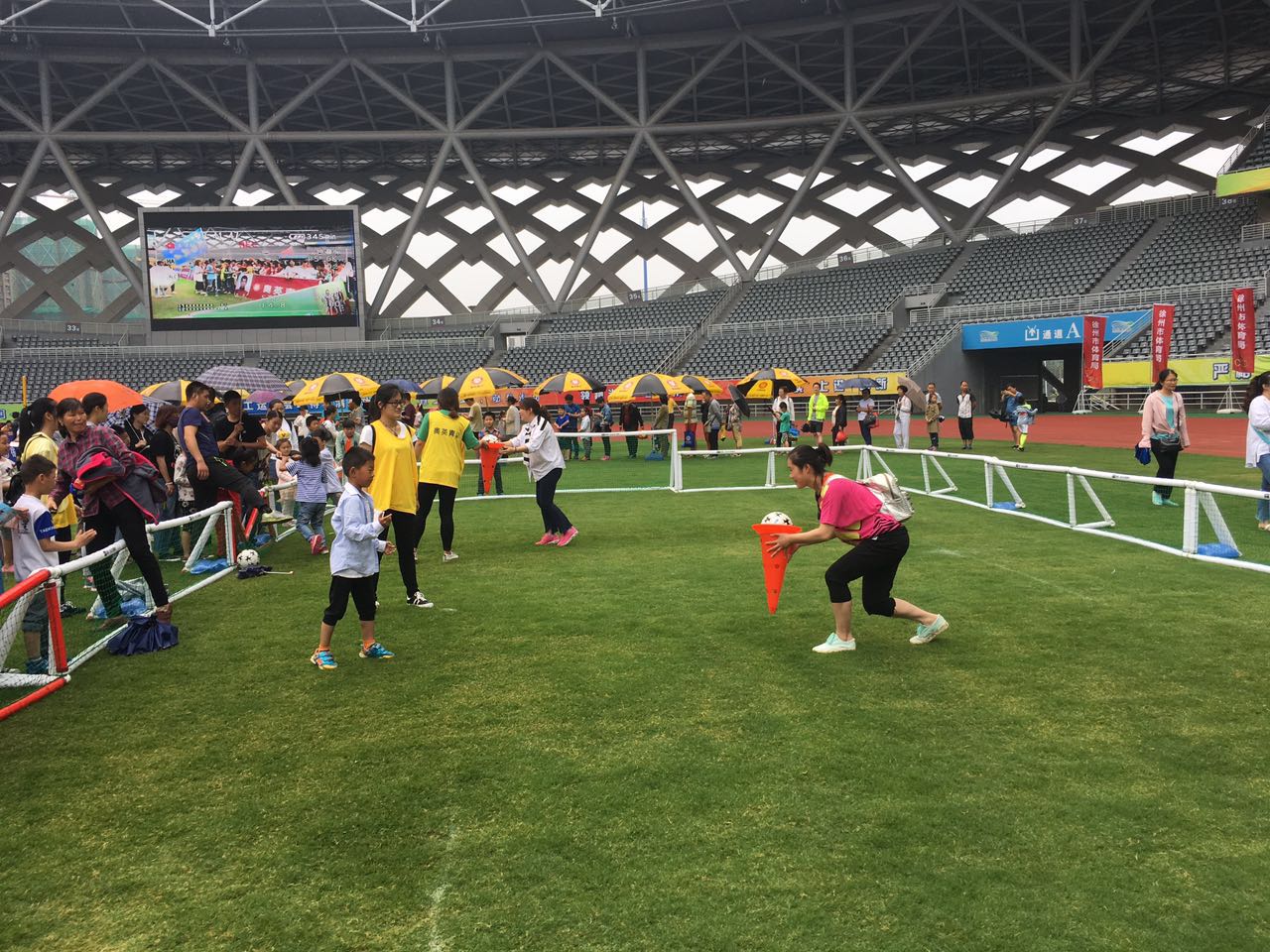 2017徐州亲子足球嘉年华嗨翻全场!尽享足球激情