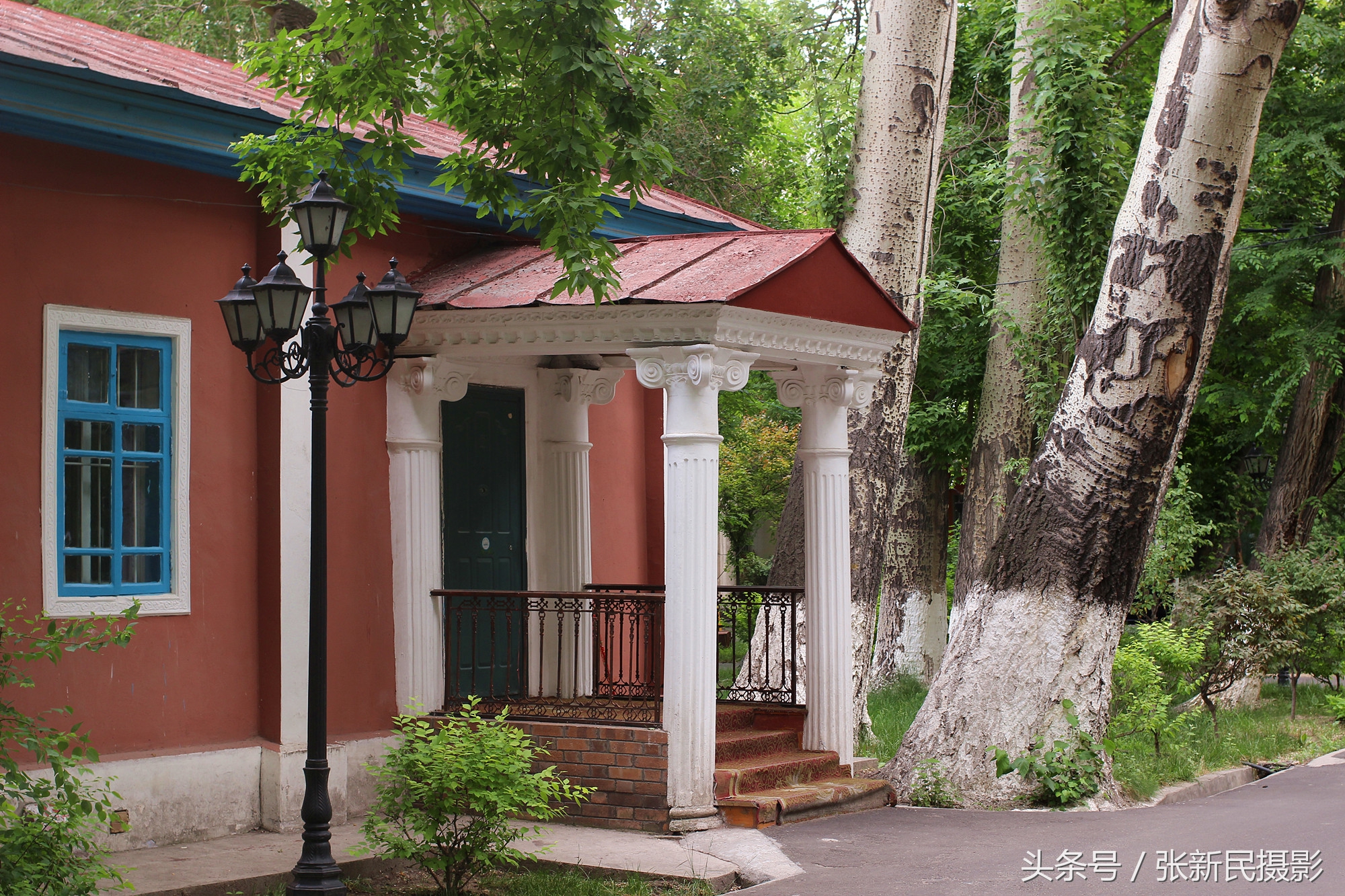 百年俄罗斯建筑保存完好白杨茂盛