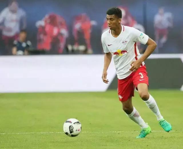 他们穿着什么英文翻译,他们穿着什么用英文怎么说